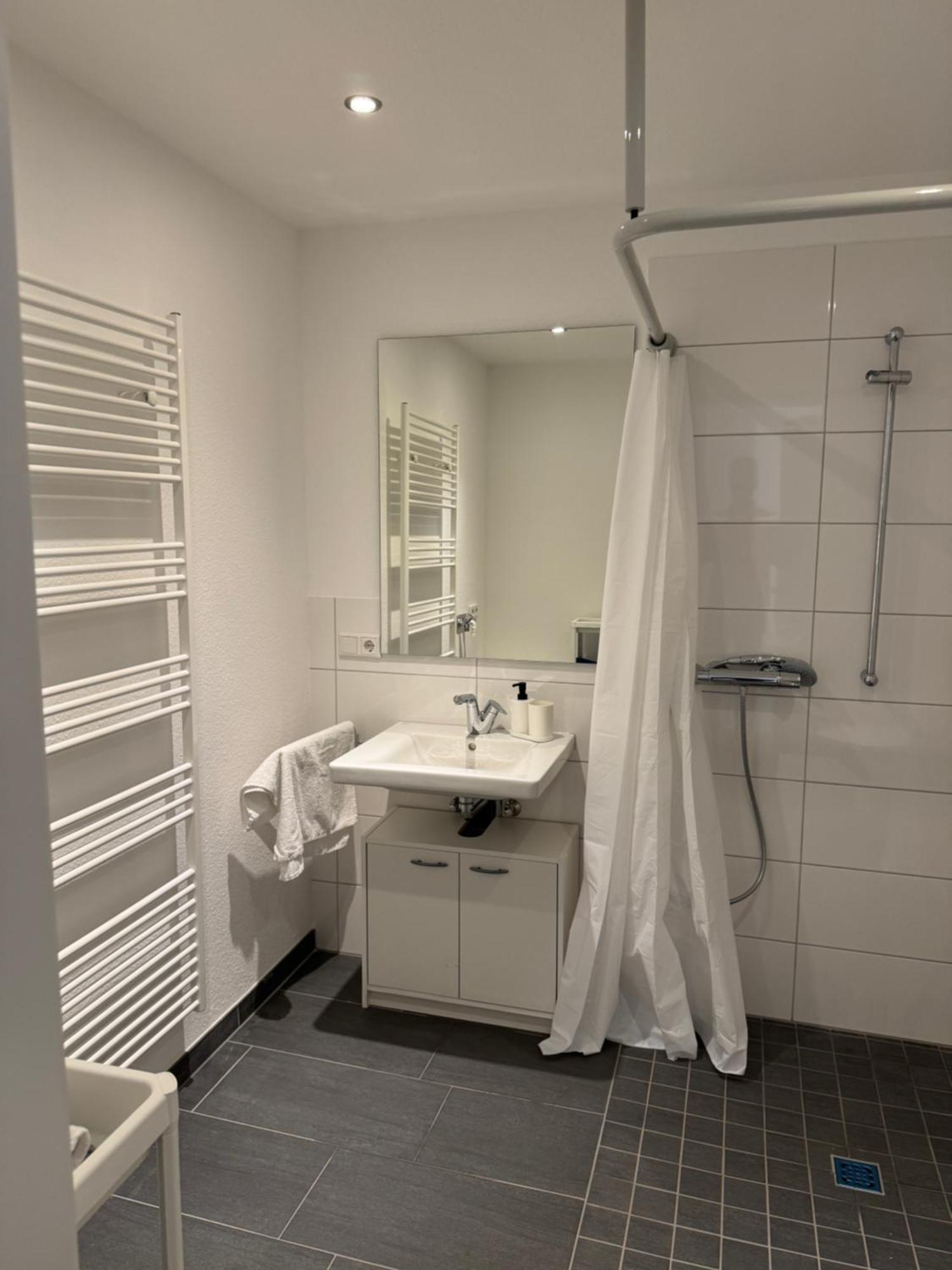 Barrierefreie Wohnung Im Herzen Der Stadt Mit Parkplatz, Wifi Und Tv - Emma Werne Luaran gambar