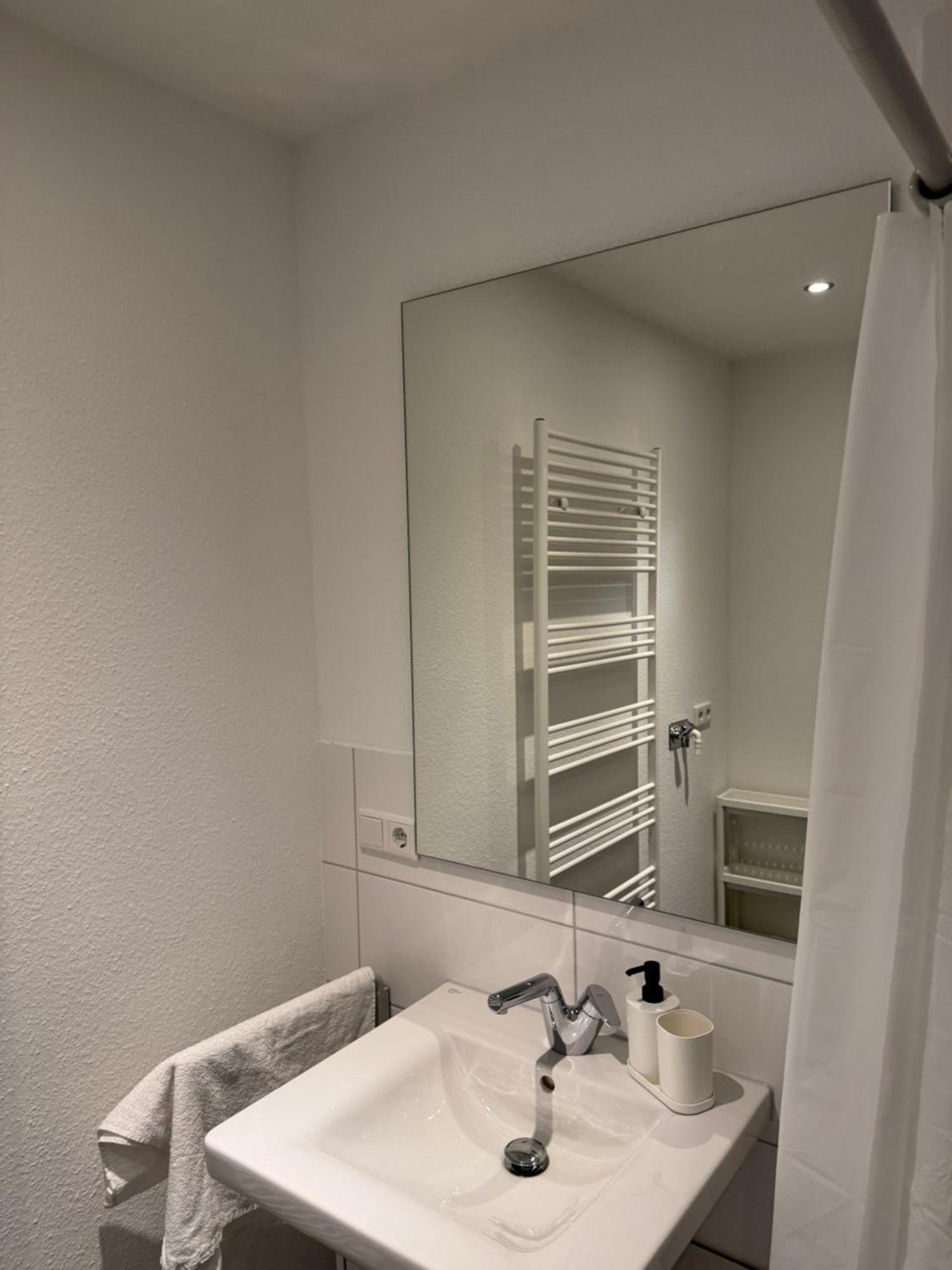 Barrierefreie Wohnung Im Herzen Der Stadt Mit Parkplatz, Wifi Und Tv - Emma Werne Luaran gambar