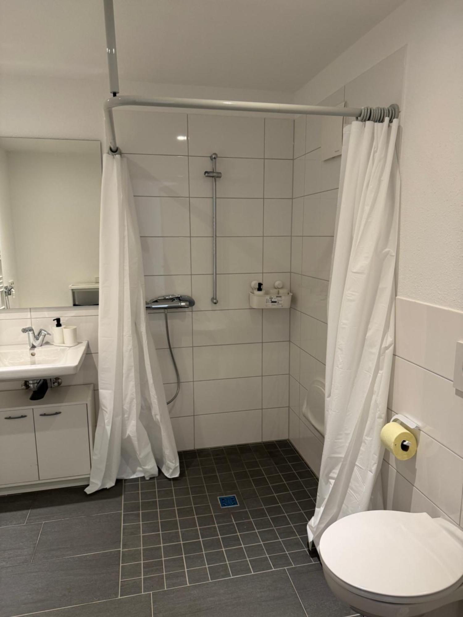 Barrierefreie Wohnung Im Herzen Der Stadt Mit Parkplatz, Wifi Und Tv - Emma Werne Luaran gambar